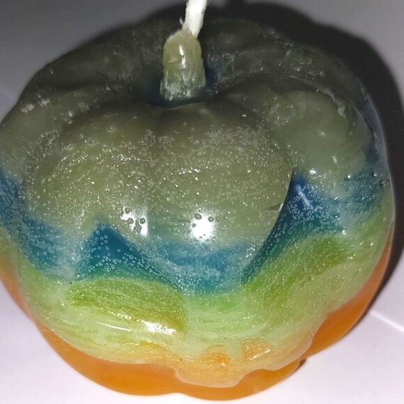 Hand crafted limited edition pumpkin candle from our spooky candle collection - Picture 2 of 4